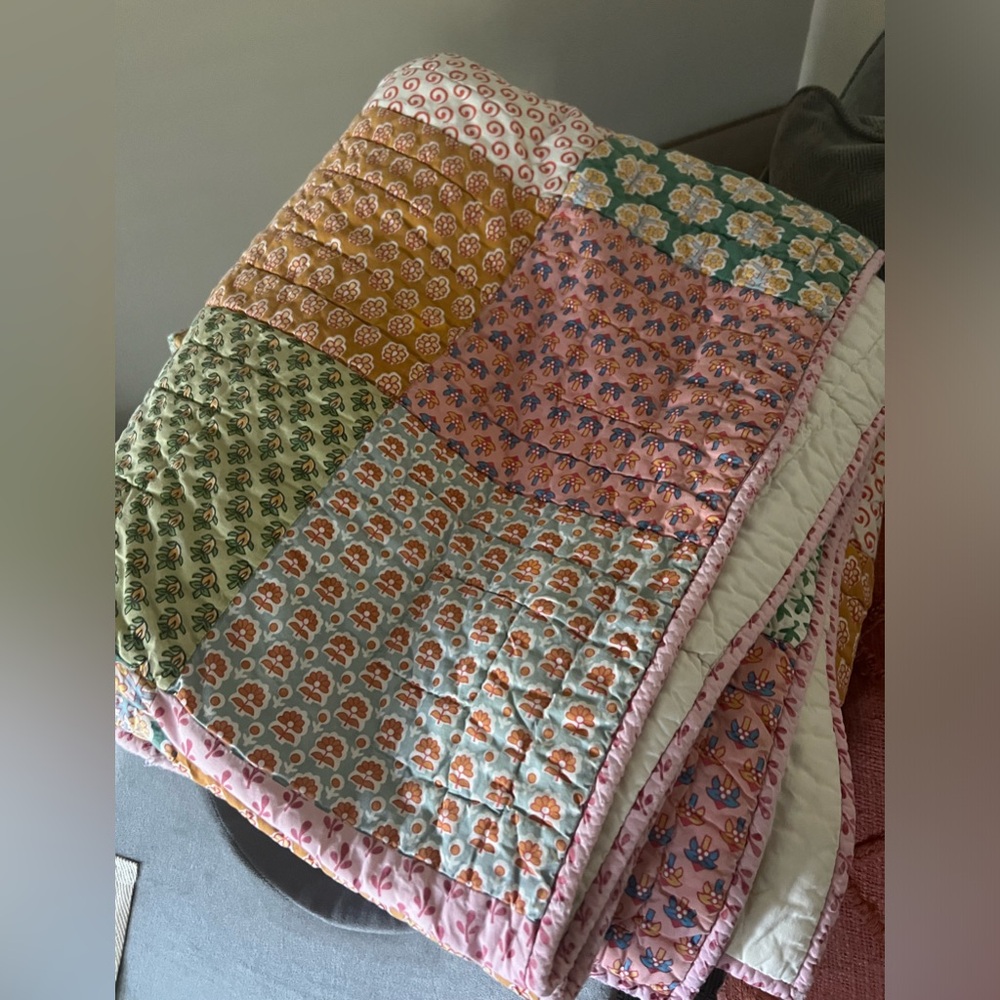 Land of Nod twin quilt - pink background